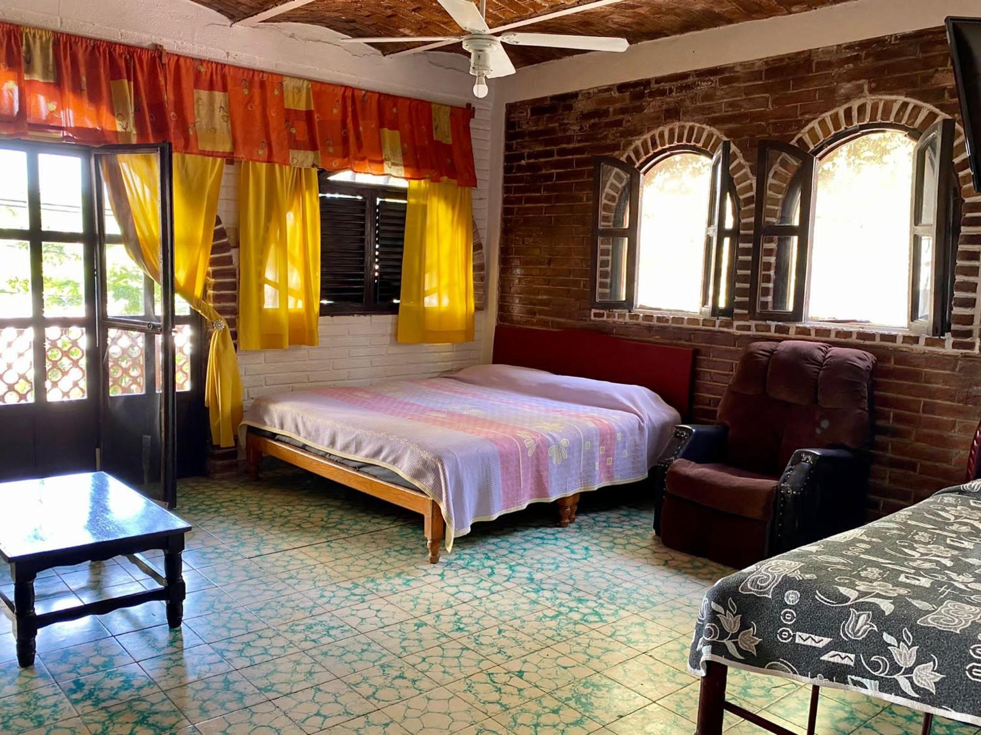 Delias Trailer Park Hotel Rincon de Guayabitos Bilik gambar